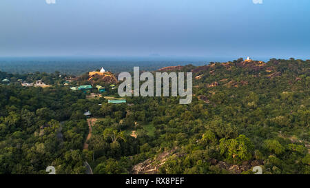Sithulpawwa Rajamaha Viharaya est un ancien monastère bouddhiste situé dans le district de Hambantota, au sud est du Sri Lanka. Banque D'Images