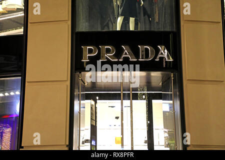 Vienne, Autriche - 8 janvier, 2019 : Vue de nuit magasin Prada à Vienne, Autriche Banque D'Images