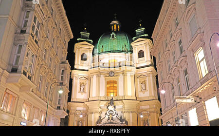 La Peterskirche (St. Peters Church) Vue de nuit, Vienne, Autriche Banque D'Images