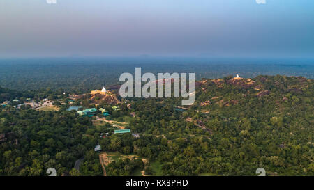 Sithulpawwa Rajamaha Viharaya est un ancien monastère bouddhiste situé dans le district de Hambantota, au sud est du Sri Lanka. Banque D'Images