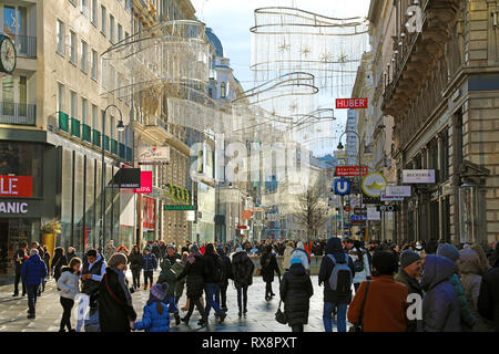 Vienne, AUTRICHE - Janvier 8, 2019 : les touristes dans le stock carrés im Eisen Platz, Vienne, Autriche Banque D'Images