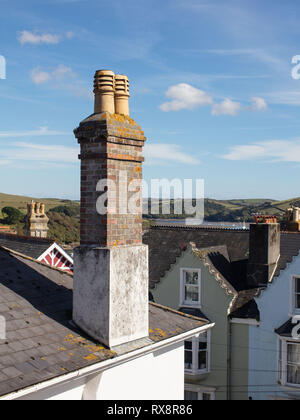 La cheminée à Salcombe pile avec une vue magnifique sur l'estuaire. Banque D'Images