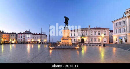 La place Tartini tôt le matin, Piran, Slovénie Banque D'Images