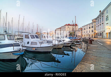 Bateaux, amarrés dans la marina, Piran, Slovénie Banque D'Images