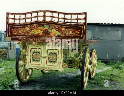 Base de roulotte, magnifiquement peint à la main et orné de feuilles d'or. La base a été livré à un constructeur de chariot à Ryton, Northumberland, il construit un arc en haut pour le chariot. Banque D'Images