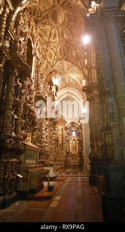 PORTO, PORTUGAL - 31 janvier 2019 : l'intérieur de l'église gothique de Saint François (Igreja de São Francisco) à Porto, Portugal Banque D'Images