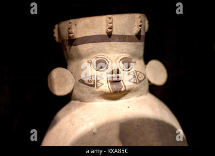 Céramique Pré-colombienne appelé 'Huacos' de Chancay, une culture péruvienne. Collection privée de la poterie inca. Banque D'Images