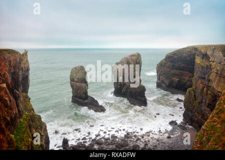 Pont Vert natural Stone Arch dans le sud-ouest du pays de Galles, prise en novembre 2018 prises en hdr Banque D'Images