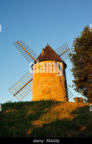 Ancien moulin à vent, Tourtres, Lot-et-Garonne, Aquitaine, France Nouvelle Banque D'Images