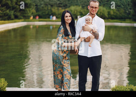 Famille dans une ville Banque D'Images