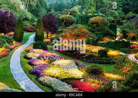 L'été dans le jardin en contrebas, les Jardins Butchart, Central Saanich,(Victoria), BC, Canada Banque D'Images