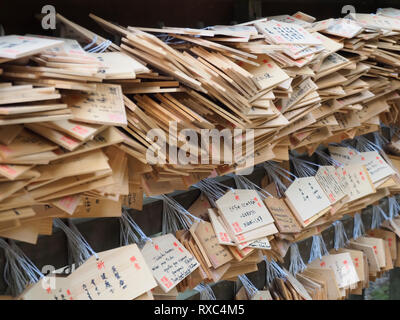 Nara, Japon - 15 Oct 2018 : prières et voeux écrits sur les planches de bois dans un temple près du grand sanctuaire de Kasuga Nara, Japon Banque D'Images