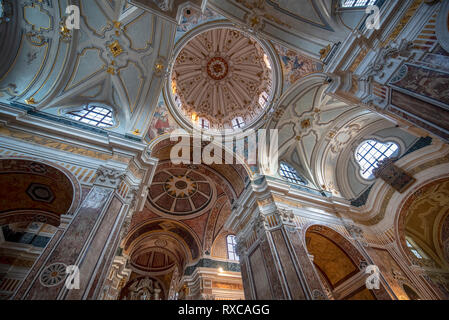 À l'intérieur intérieur de la cathédrale Maria Santissima della Madia (Basilique Cattedrale Madonna della Madia). Monopoli, Puglia, Italie - Pouilles Banque D'Images