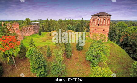 L'ancien château au sommet de la montagne de Vastseliina. Vastseliina est une paroisse du comté de Vastseliina VĆµru dans le sud-est de l'Estonie. Banque D'Images