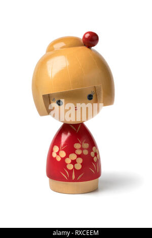 Poupée kokeshi en bois traditionnels japonais isolé sur fond blanc Banque D'Images