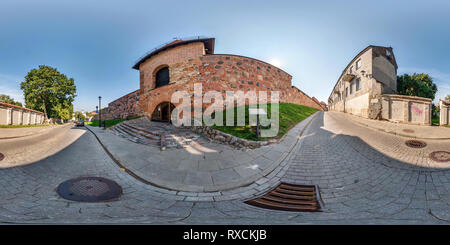 Vue panoramique à 360° de VILNIUS, LITUANIE - septembre 2018, 360 degrés transparente complète panorama près de bastion du mur de la ville médiévale dans l'architecture de style de décoration