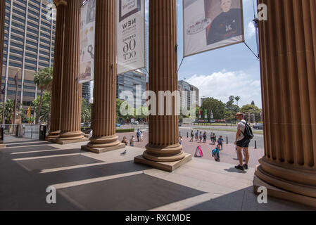 Piliers de grès ionique grec à l'entrée de la Mitchell Library (Bibliothèque de l'État) à Sydney, Australie maisons plus anciennes de la collection Bibliothèque Banque D'Images