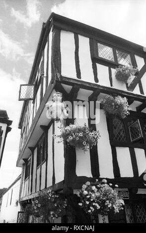 Le chérubin Inn, rue supérieur, Dartmouth : bâtiment à colombages datant de 1380. Vieux film photographie, vers 1970 Banque D'Images