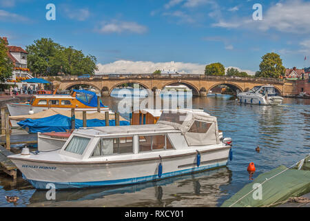 Pont sur la rivière, Henley on Thames, Oxfordshire, UK Banque D'Images