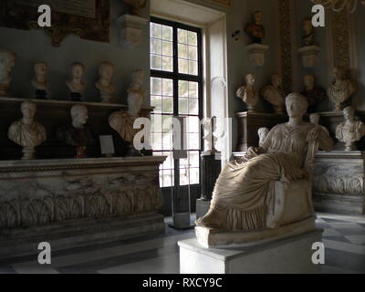 Salle des philosophes, Palazzo Nuovo, Musées Capitoline, Rome, Italie Banque D'Images