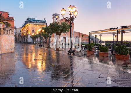 Piazza IX Aprile à Taormina, Sicile, Italie Banque D'Images