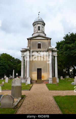 Mistley Towers, Mistley, Essex. Deux tours classique à arcades, qui s'élevait à chaque fin d'une magnifique église géorgienne, conçu par Robert Adam 1776 Banque D'Images