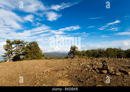 Belle mont Olympe pendant le trekking. Dans les montagnes de Troodos paysage prises sur l'île de Chypre. Banque D'Images