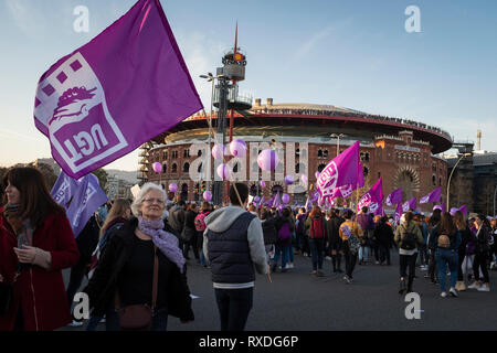 Barcelone, Espagne. 09Th Mar, 2019. Les gens se rassemblent pour marquer la Journée internationale de la femme, à Barcelone, Espagne, le 08 mars 2019. Il s'agit d'une manifestation ouverte et mars pour toutes les femmes, où tous les partisans et les alliés de tous les genres sont les bienvenus. Crédit : Oscar Dominguez/Alamy Live News Banque D'Images