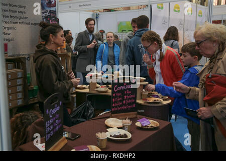 Alexandra Palace, Londres, Royaume-Uni. 9 Mar 2019. Avec l'accent et des produits à base de plantes dans la vie vegan ouvrir ses portes à des centaines de végétaliens et les gens qui veulent en savoir plus sur ce que le véganisme est vraiment dans sa zone d'ÉCOVIE, une région de l'événement dédié aux conseils, orientation et de produits qui vous permettent de faire des changements, petits et grands, pour réduire votre impact sur le monde, et vivre un style de vie plus respectueux de l'environnement . Crédit : Paul/Quezada-Neiman Alamy Live News Banque D'Images