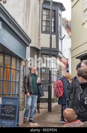 Lyme Regis, dans le Dorset, UK. 9 mars 2019. La falaise de Bell à la station balnéaire de Lyme Regis est transformé en un décor de cinéma en prévision de l'arrivée de la distribution et l'équipe de l'Ammonite drame historique avec Kate Winslet et Saoirse Ronan. Prévu d'être une superproduction hollywoodienne la fiction dramatique est inspirée de la vie du légendaire chasseur de fossiles et Mary Anning est un coup de pouce pour le tourisme et l'économie locale. Les habitants et les visiteurs sont surpris de voir un nouveau bâtiment apparaissent dans la ville comme un faux Georgian House est construit sur l'ensemble. Credit : PQ Images/Alamy Live New Banque D'Images