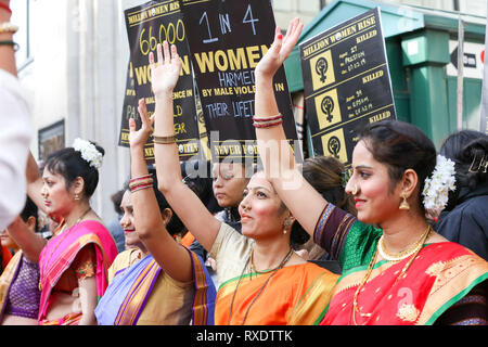 Londres, Royaume-Uni. Mar 9, 2019. Des milliers de femmes sont vues prenant part à la 11e anniversaire de millions de femmes s'élèvent contre la violence basée sur le genre dans le centre de Londres. Le thème de cette année est 'jamais oublié', en solidarité avec les femmes qui ont été victimes de violence et à la mémoire de ceux qui ont été tués. Credit : Dinendra Haria/Alamy Live News Banque D'Images