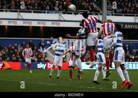 Londres, Royaume-Uni. 09Th Mar, 2019. Mame Biram Diouf de Stoke City (2L) dirige une chance de marquer. Match de championnat Skybet EFL, Queens Park Rangers v Stoke City à Loftus Road Stadium à Londres le samedi 9 mars 2019. Cette image ne peut être utilisé qu'à des fins rédactionnelles. Usage éditorial uniquement, licence requise pour un usage commercial. Aucune utilisation de pari, de jeux ou d'un seul club/ligue/dvd publications. pic par Steffan Bowen/Andrew Orchard la photographie de sport/Alamy live news Crédit : Andrew Orchard la photographie de sport/Alamy Live News Banque D'Images