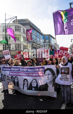 Londres, Royaume-Uni. 9 mars 2019. Londres, Royaume-Uni. 09Th Mar, 2019. Londres, Royaume-Uni. 09Th Mar, 2019. Les femmes kurdes, millions de femmes, une marche annuelle pour la Journée internationale des femmes, cette année consacrée aux femmes et filles tués par les hommes et appelé 'jamais oublié', Londres, Royaume-Uni, 09-03-2019 : Crédit Bjanka Kadic/Alamy Live News Crédit : Bjanka Kadic/Alamy Live News Banque D'Images