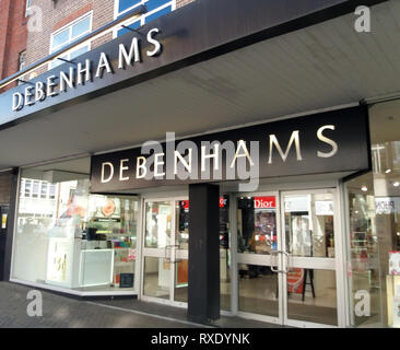 Londres, Royaume-Uni. 8 mars, 2019. Sports Direct et House of Fraser patron, Mike Ashley a tenté de prendre le contrôle de la chaîne de grands magasins britanniques en difficulté Debenhams peut venir sous le contrôle de la surveillance de la concurrence de la CWA, actions de Debenhams ont augmenté de près de 16 % Vendredi à 3,53 p, après Ashley a essayé d'appeler un Debenhams réunion d'actionnaires à supprimer le ministère de l'administration du magasin et pose lui-même comme chef de l'exécutif.Debenhams tente de refinancer â€520m dans les installations de la dette avant la fin du mois d'avril. Credit : ZUMA Press, Inc./Alamy Live News Banque D'Images