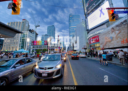 Yonge-Dundas Square, Toronto Banque D'Images