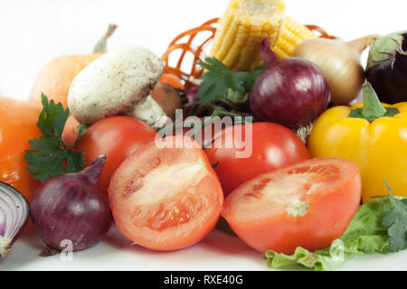 Libre.Un bon nombre de légumes frais.isolé sur fond blanc Banque D'Images