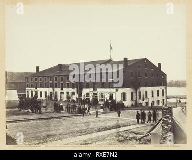 Libby Prison, Richmond, Virginie. Alexander Gardner ; American, né en Écosse, 1821-1882. Date : 1864. Dimensions : 17,7 x 22,9 cm (image/papier) ; 31,2 x 44,7 cm (page d'album). L'albumine, pl. 89 extrait de l'album 'Gardner's Photographic Sketch Book of the War, Volume II" (1866). Origine : Etats Unis. Musée : le Chicago Art Institute. Banque D'Images