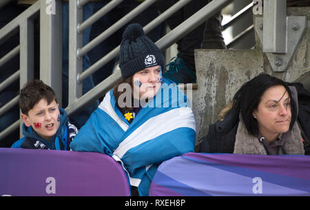 L'Écosse fans dans les stands avant le match des Six Nations Guinness à Murrayfield, Edinburgh BT. Banque D'Images