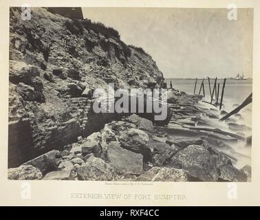 Vue extérieure du Fort Sumpter. George N. Barnard ; American, 1819-1902. Date : 1866. Dimensions : 25,5 x 35,7 cm (image/papier) ; 41 x 50,5 cm (page d'album). L'albumine, la plaque 58 de l'album 'vues photographiques de la campagne Sherman' (1866). Origine : Etats Unis. Musée : le Chicago Art Institute. Banque D'Images
