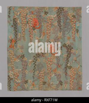 Kosode fait dans un Tobari ou Fukusa composé de six panneaux. Le Japon. Date : 1701-1725. Dimensions : 143,3 x 126,8 cm (56 3/8 x 49 7/8 in.). La soie, tissage ordinaire avec crêpés tressages ; dessin à l'encre et au pochoir ; résister ; teint brodé de soie et or-sur-papier-peint-strip-enveloppé dans du coton, satin satin de surface, de la tige et tout droit de suture ; mis à travailler et à formuler. Origine : Japon. Musée : le Chicago Art Institute. Banque D'Images