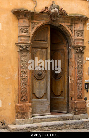 Les portes anciennes à Volterra, une ville fortifiée au sud-ouest de Florence, Italie Banque D'Images