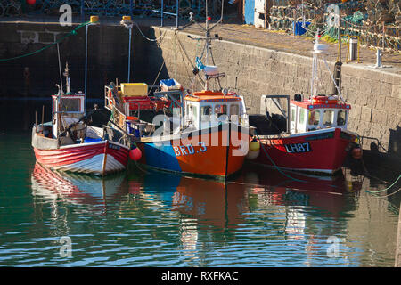 Les bateaux de pêche amarrés dans Dunbar Harbour East Lothian, Ecosse Banque D'Images