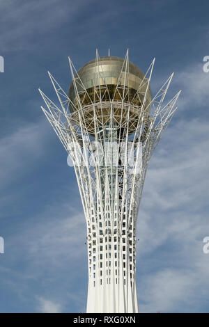 Astana, Kazakhstan, le 3 août 2018 : Tour Bayterek est un monument et tour d'observation à Astana. La hauteur du bâtiment est de 105 mètres Banque D'Images