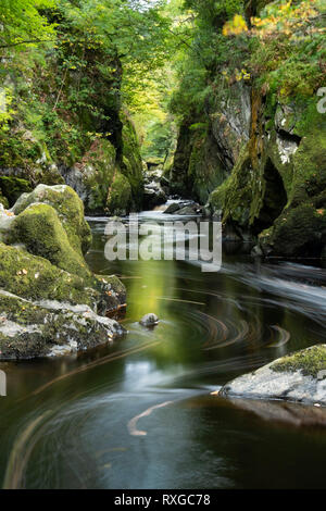 La rivière Conwy et Fairy Glen, près de Betws y Coed, Parc National de Snowdonia, le Nord du Pays de Galles, Royaume-Uni Banque D'Images