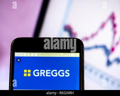 L'Ukraine. Mar 9, 2019. Greggs plc logo de l'entreprise vu affichée sur un téléphone intelligent. Crédit : Igor Golovniov SOPA/Images/ZUMA/Alamy Fil Live News Banque D'Images