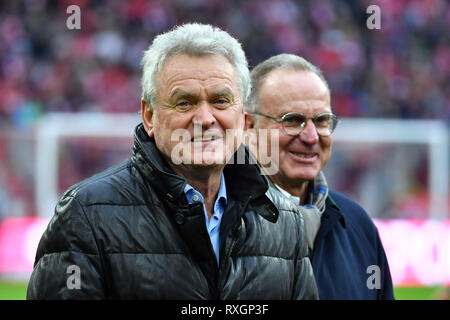 Sepp Maier (ex-footballeur), hi : Karl Heinz RUMMENIGGE, président (gestion). 1. Bundesliga, 25.journée, journée25, Bayern Munich M) - VFL Wolfsburg (WOB) 6-0. ALLIANZARENA, DFL RÈGLEMENT INTERDIT TOUTE UTILISATION DE PHOTOGRAPHIE COMME DES SÉQUENCES D'IMAGES ET/OU DE QUASI vidéo sur 9 Mars 1919 à Munich. Dans le monde d'utilisation | Banque D'Images