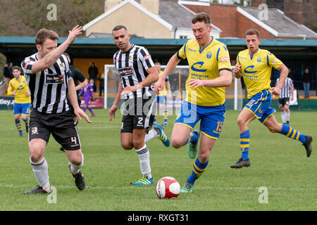 Cheshire, Royaume-Uni. 9 mars 2019. Warrington Town Football Club renoncer à leur initiative dans le Nord de l'Evo-Stik Premier League Division Premier ministre lorsqu'ils ont accueilli les humbles Stafford Rangers FC au stade de recrutement gagnant (également connu sous le nom de parc en porte-à-faux) à Warrington, Cheshire, Angleterre, Royaume-Uni. Stafford a gagné le match par 2 buts à 3 Crédit : John Hopkins/Alamy Live News Banque D'Images