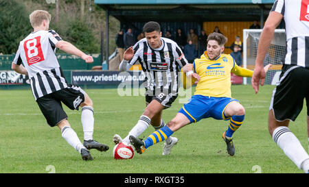 Cheshire, Royaume-Uni. 9 mars 2019. Warrington Town Football Club renoncer à leur initiative dans le Nord de l'Evo-Stik Premier League Division Premier ministre lorsqu'ils ont accueilli les humbles Stafford Rangers FC au stade de recrutement gagnant (également connu sous le nom de parc en porte-à-faux) à Warrington, Cheshire, Angleterre, Royaume-Uni. Stafford a gagné le match par 2 buts à 3 Crédit : John Hopkins/Alamy Live News Banque D'Images