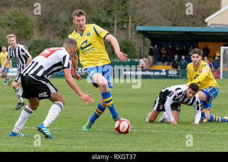 Cheshire, Royaume-Uni. 9 mars 2019. Warrington Town Football Club renoncer à leur initiative dans le Nord de l'Evo-Stik Premier League Division Premier ministre lorsqu'ils ont accueilli les humbles Stafford Rangers FC au stade de recrutement gagnant (également connu sous le nom de parc en porte-à-faux) à Warrington, Cheshire, Angleterre, Royaume-Uni. Stafford a gagné le match par 2 buts à 3 Crédit : John Hopkins/Alamy Live News Banque D'Images