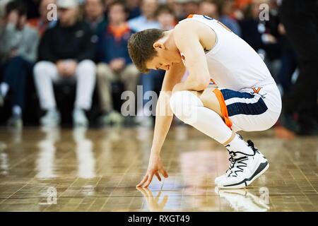Virginia, USA. 9 mars 2019. Virginia Cavaliers guard Kyle Guy (5) au cours de la NCAA College Basketball match entre les Cardinals de Louisville et le Virginia Cavaliers à John Paul Jones Arena le samedi 9 mars 2019 à Charlottesville, VA. Jacob Kupferman/CSM Crédit : Cal Sport Media/Alamy Live News Banque D'Images